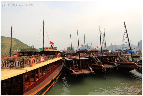 halong tour boats