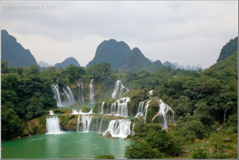 border waterfall